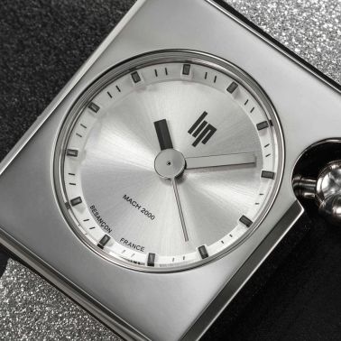 Montre Lip Mach 2000 Mini Square quartz cadran argenté bracelet cuir argenté pailleté 30 x 28 mm