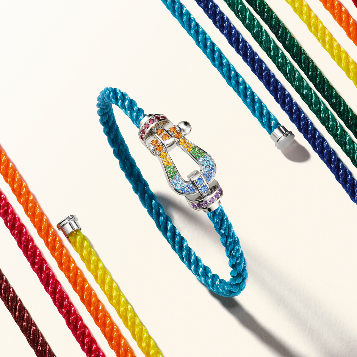 Manille Fred Force 10 Grand modèle en or blanc et sept pierres fines 0B0155