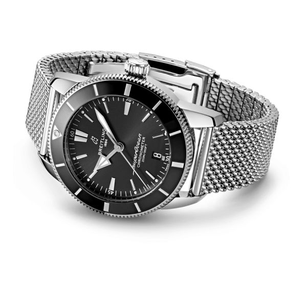 Montre Breitling Superocean Heritage II B20 automatique cadran noir bracelet maille milanaise 44 mm