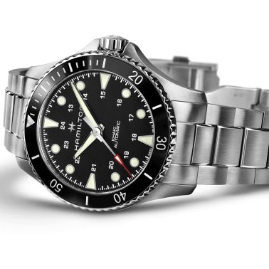 Montre Hamilton Khaki Navy Scuba automatique cadran noir bracelet acier 43 mm H82515130
