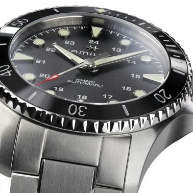 Montre Hamilton Khaki Navy Scuba automatique cadran noir bracelet acier 43 mm H82515130