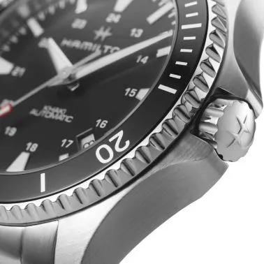 Montre Hamilton Khaki Navy Scuba cadran noir lunette noire bracelet acier 40 mm