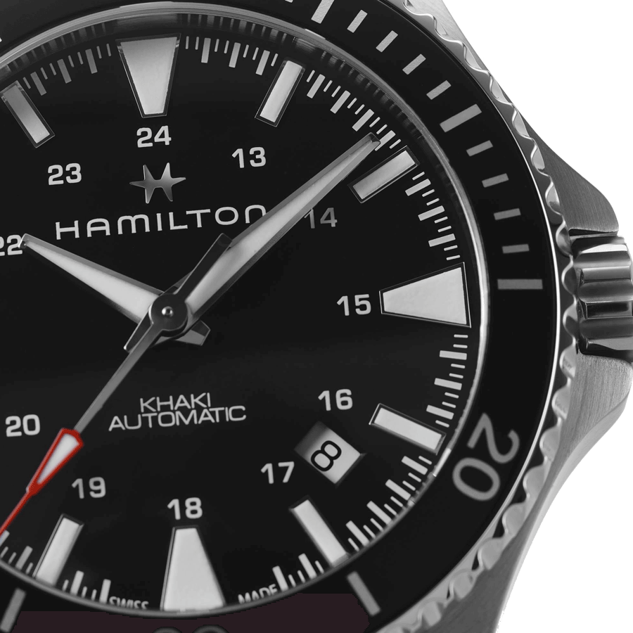 Montre Hamilton Khaki Navy Scuba cadran noir lunette noire bracelet acier 40 mm