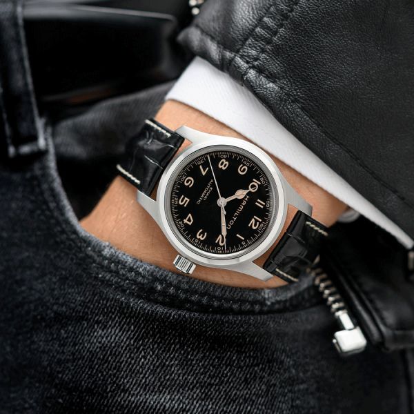 Montre Hamilton Khaki Field Murph automatique cadran noir bracelet cuir noir façon alligator 42 mm