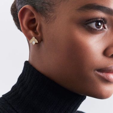 Dior Rose des Vents earring in yellow gold, diamonds and mother of pearl