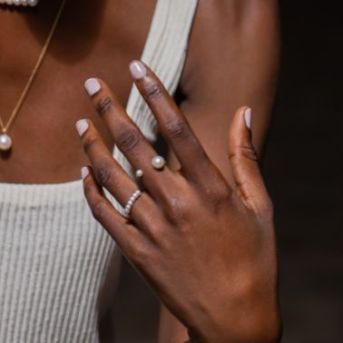 Claverin Hanging one ring in yellow gold and pink pearls