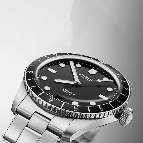 Montre Oris Divers Sixty-Five 12H Calibre 400 automatique cadran noir bracelet acier 40 mm