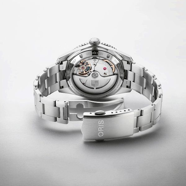 Montre Oris Divers Sixty-Five 12H Calibre 400 automatique cadran noir bracelet acier 40 mm