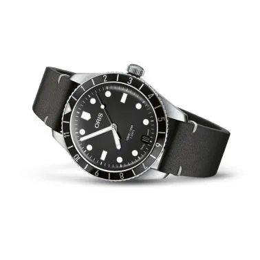 Montre Oris Divers Sixty-Five 12H Calibre 400 automatique cadran noir bracelet cuir noir 40 mm