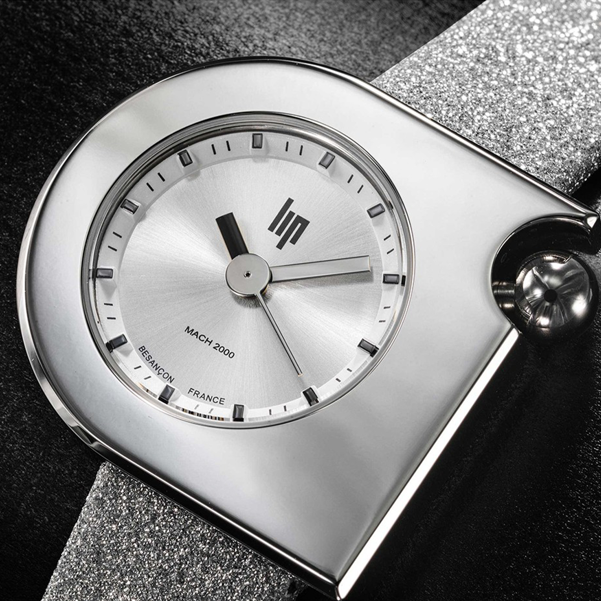 Montre Lip Mach 2000 Mini quartz cadran argenté bracelet cuir argenté pailleté 30 x 28 mm