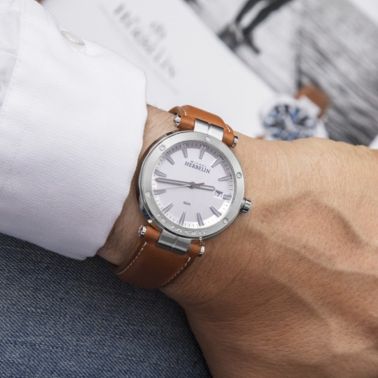Montre Michel Herbelin Newport quartz cadran argenté bracelet cuir 40,5 mm