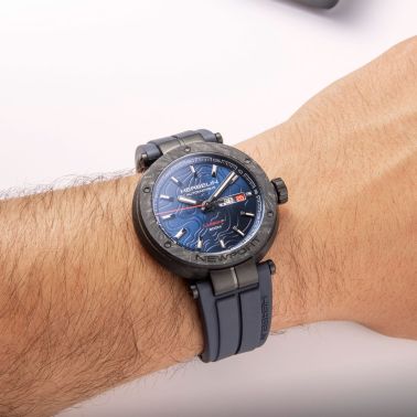 Montre Herbelin Newport Carbon Titane automatique cadran bleu bracelet caoutchouc 43 mm