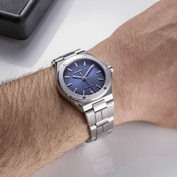 Montre Herbelin Cap Camarat automatique cadran bleu bracelet acier 37 mm