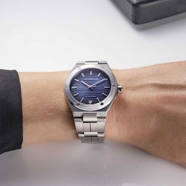 Montre Herbelin Cap Camarat automatique cadran bleu bracelet acier 37 mm