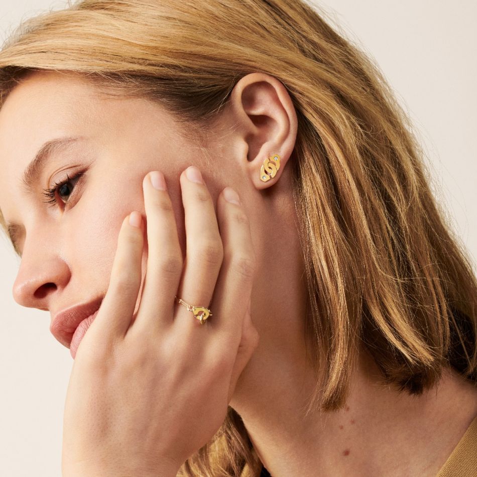 Bague Dinh van Menottes R7 en or jaune sur chaîne