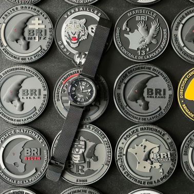 Montre Lip Grande Nautic Ski Fantôme BRI automatique cadran noir bracelet acier milanais 41 mm