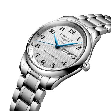 Montre Longines Master Collection Annual Calendar automatique cadran argenté bracelet acier 42 mm L2.920.4.78.6