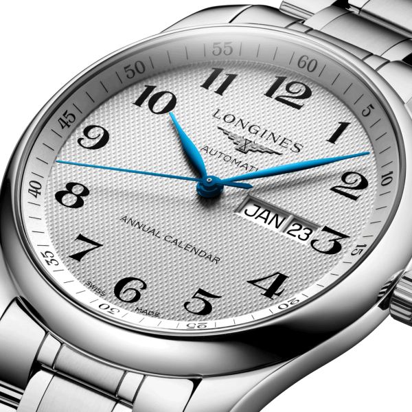 Montre Longines Master Collection Annual Calendar automatique cadran argenté bracelet acier 42 mm L2.920.4.78.6