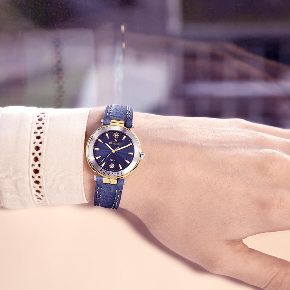Montre Michel Herbelin Newport quartz acier PVD or jaune cadran bleu bracelet cuir bleu 29 mm