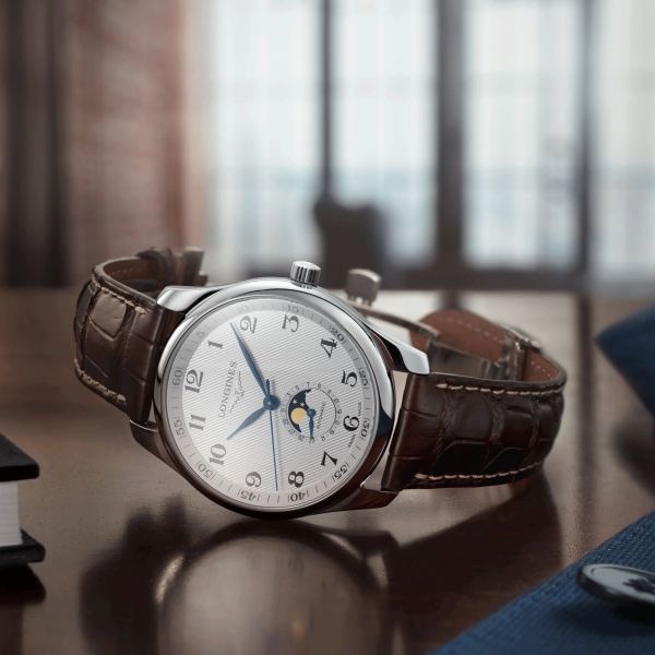 Montre Longines Master Collection automatique cadran argenté phases de lune bracelet cuir brun 42 mm L2.919.4.78.3