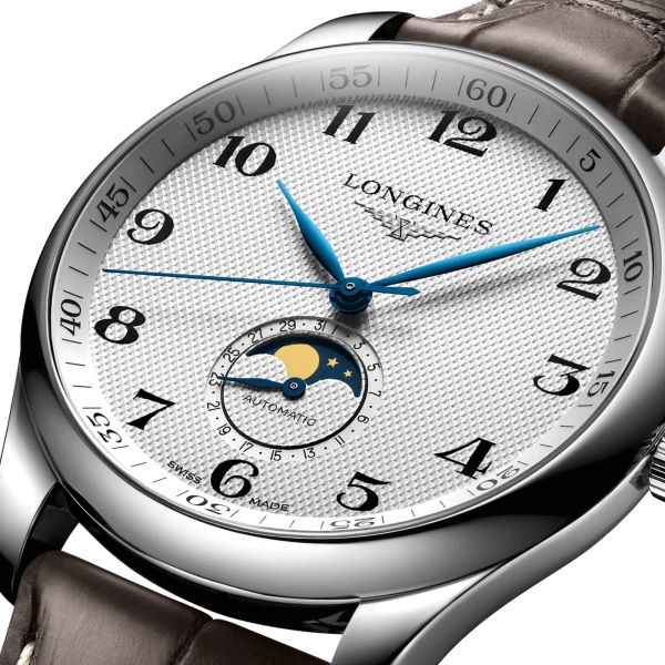 Montre Longines Master Collection automatique cadran argenté phases de lune bracelet cuir brun 42 mm L2.919.4.78.3