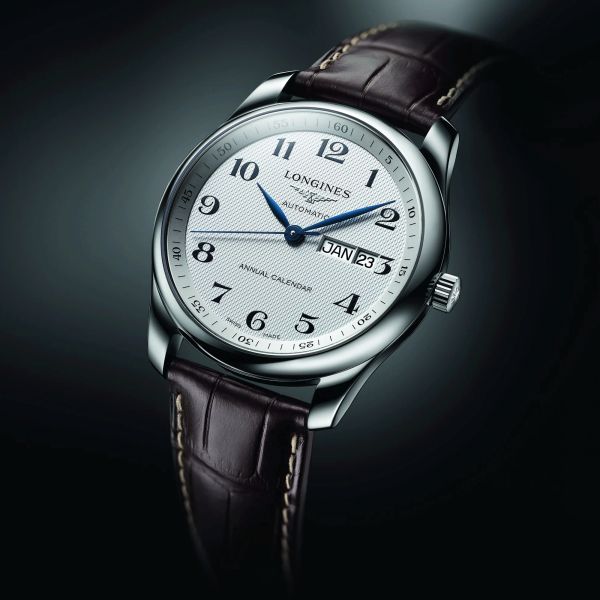 Montre Longines Master Collection Annual Calendar automatique chiffres arabes bracelet cuir marron 40 mm