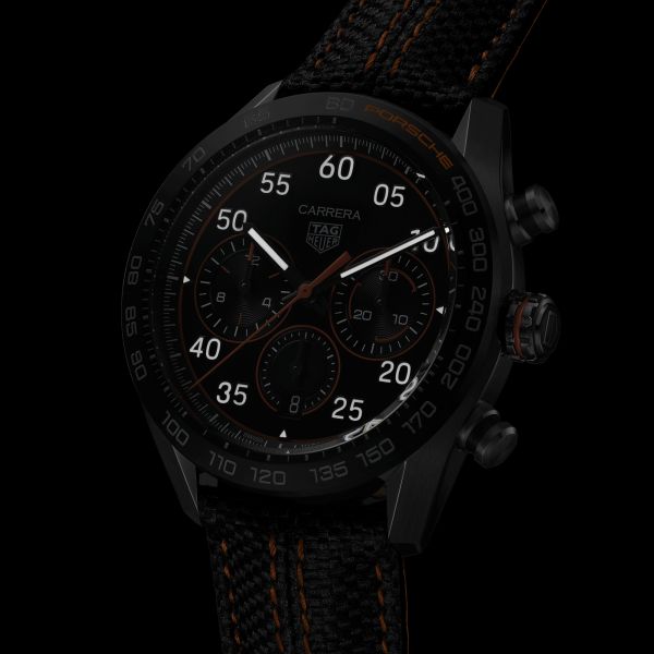 Montre TAG Heuer Carrera Chronographe x Porsche Orange Racing automatique cadran noir bracelet caoutchouc noir 44 mm CBN2A1M.FC6