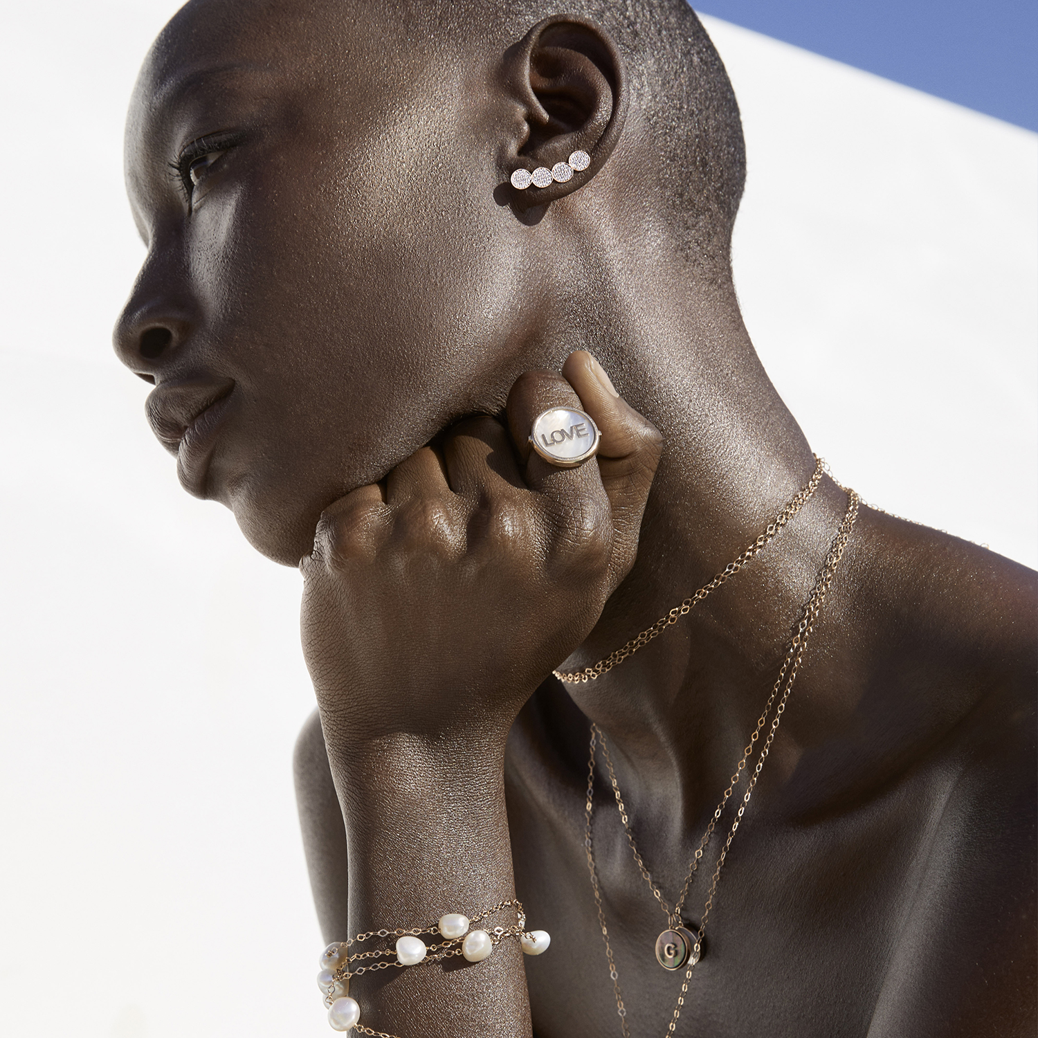 Médaille Ginette NY Initial Ever A en or rose et nacre blanche