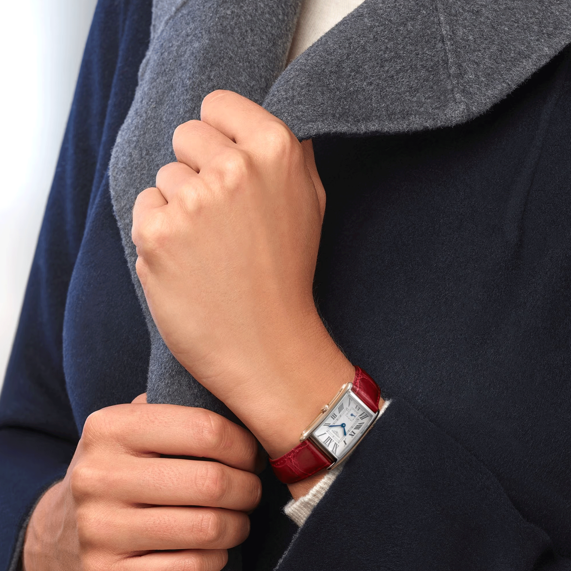 Montre Longines DolceVita quartz cadran argenté chiffres romains bracelet cuir rouge L5.512.4.71.5