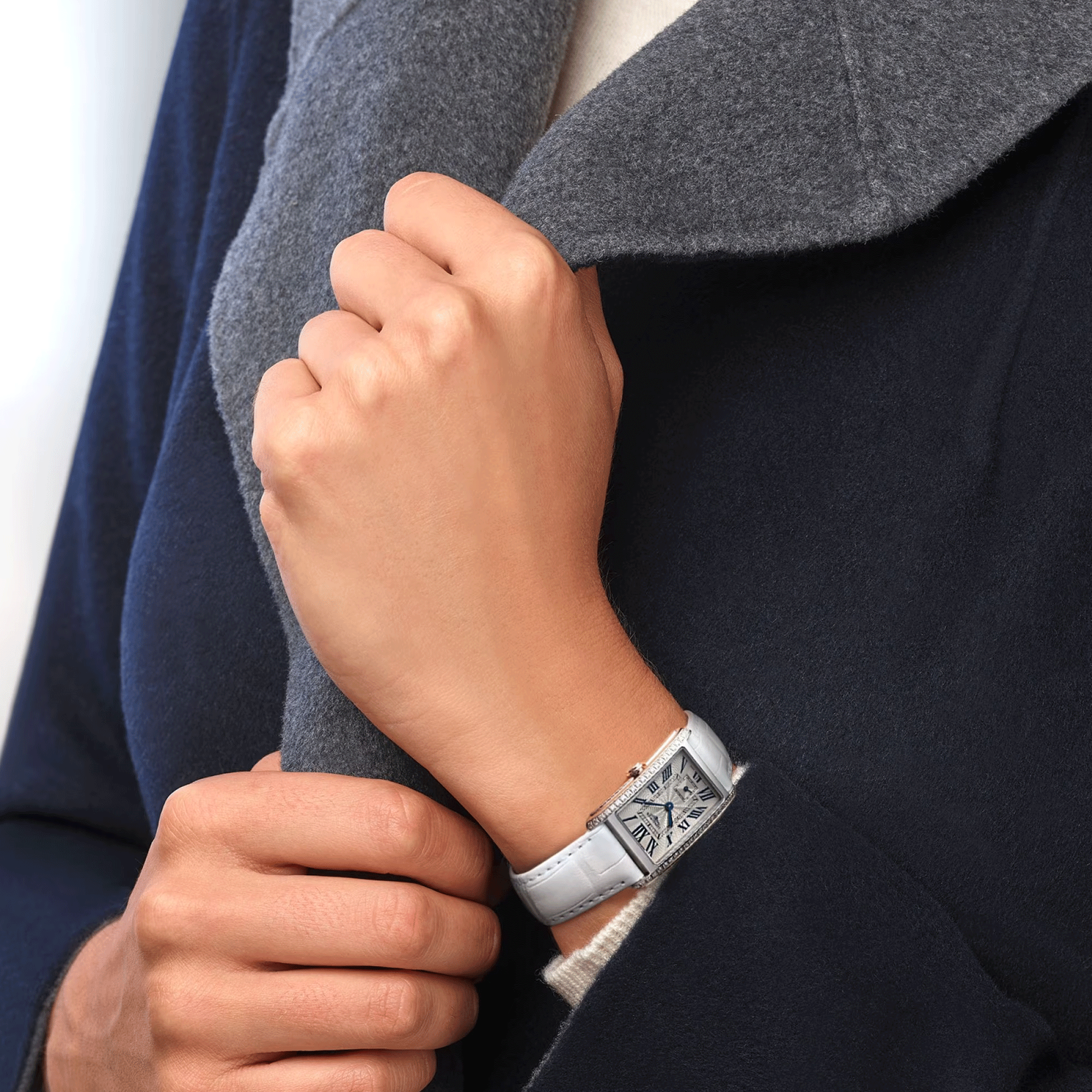 Longines DolceVita quartz watch silver dial white crocodile leather strap 23,30 x 37 mm