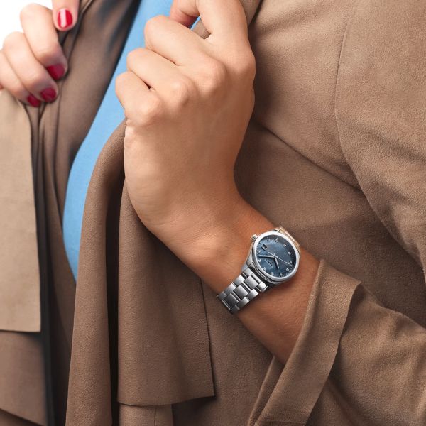 Montre Longines Conquest Classic quartz cadran nacre noire index diamants bracelet acier 34 mm L2.386.4.88.6