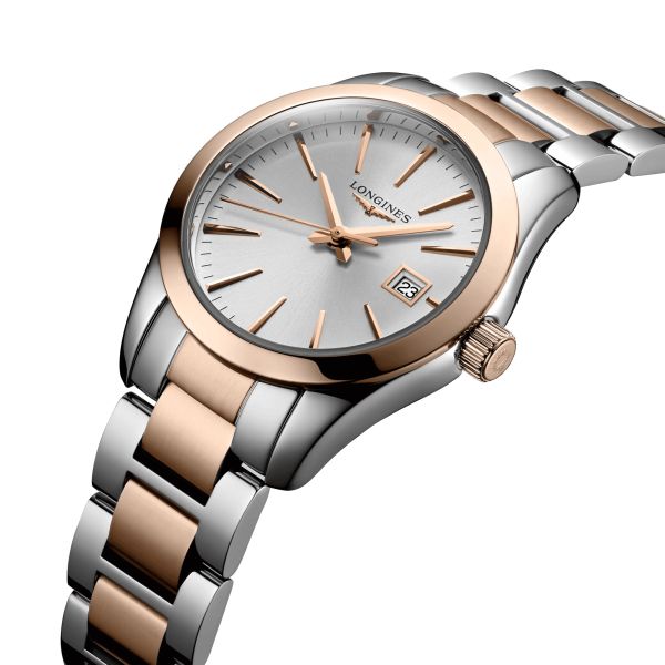 Montre Longines Conquest Classic quartz cadran argenté bracelet bicolore 29.50 mm L2.286.3.72.7