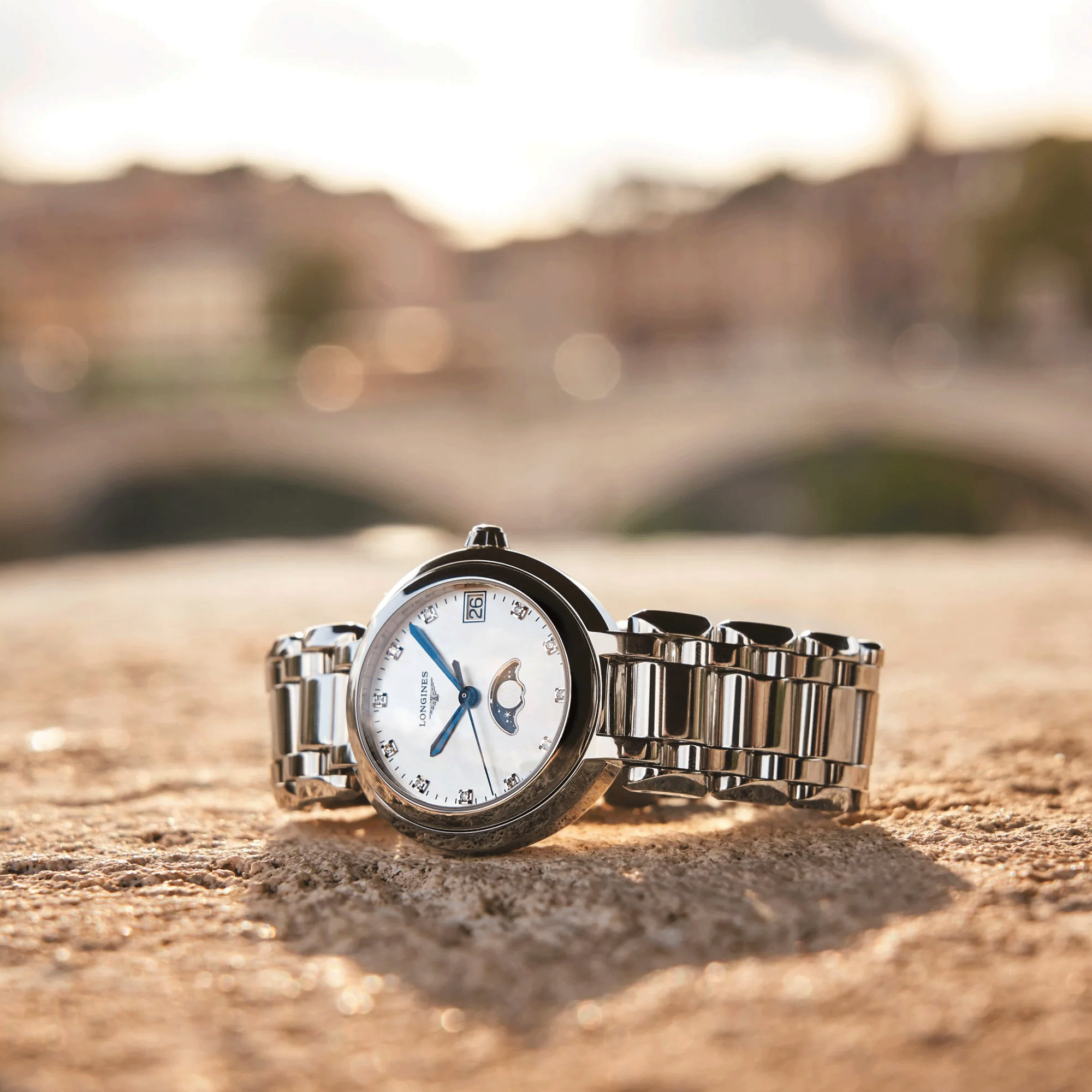 Montre Longines Primaluna quartz cadran nacre index diamants 34 mm L8.116.4.87.6