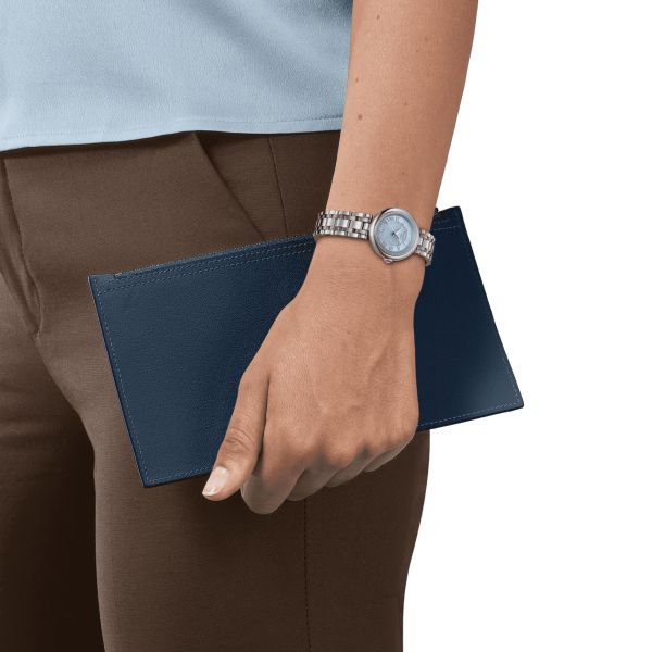 Montre Tissot Bellissima Small Lady quartz cadran bleu bracelet acier 26 mm T126.010.11.133.00