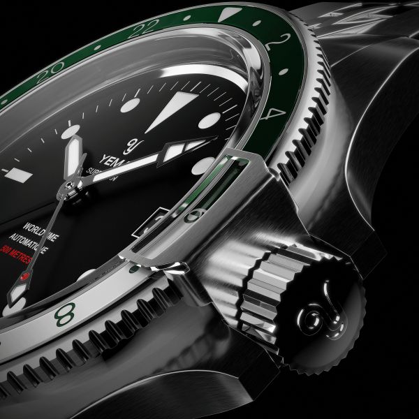 Montre Yema Superman 500 GMT automatique lunette verte et blanche cadran noir bracelet acier 39 mm YGMT23A39-AMS
