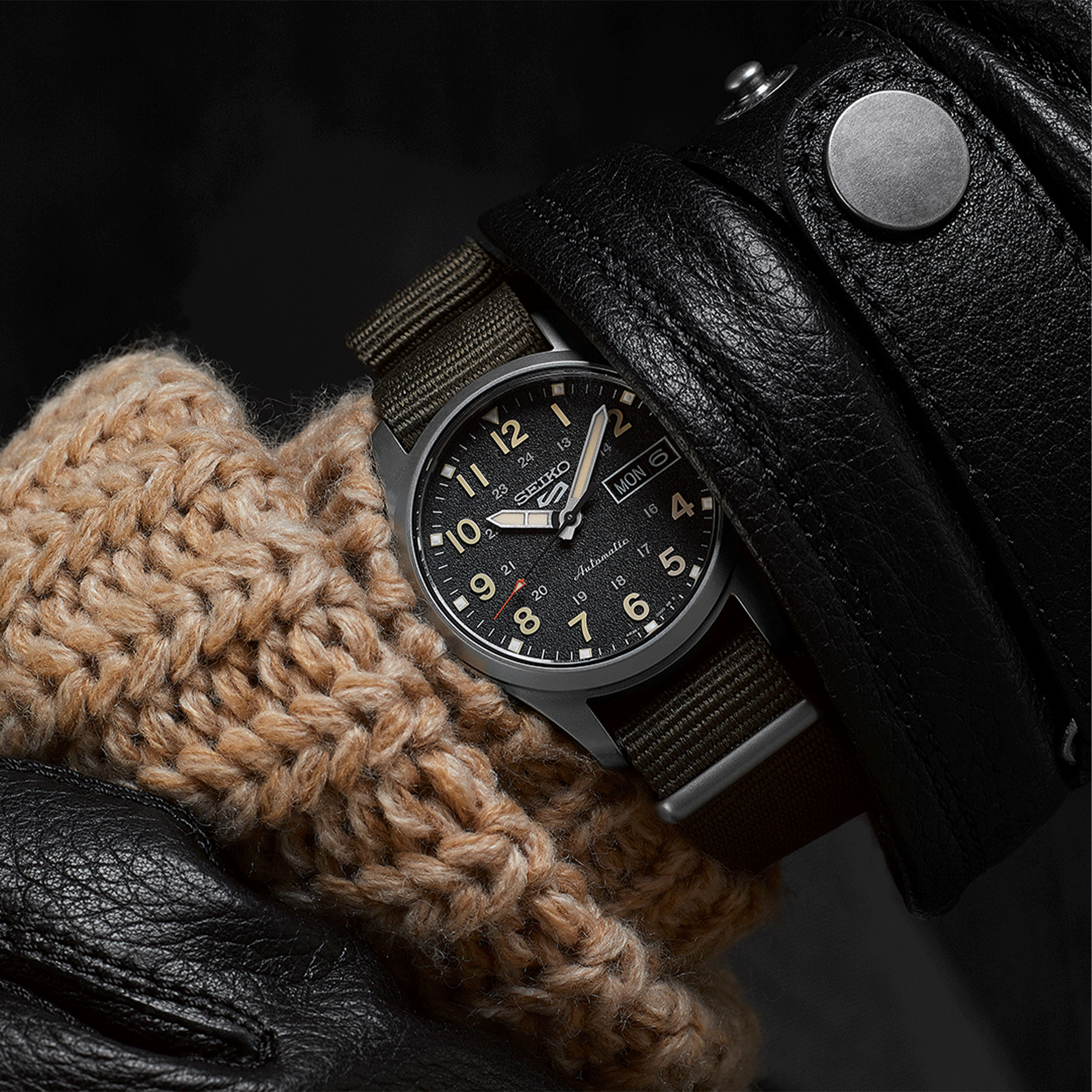 Montre Seiko 5 Midfield "Green Zone" automatique cadran noir bracelet NATO 36 mm