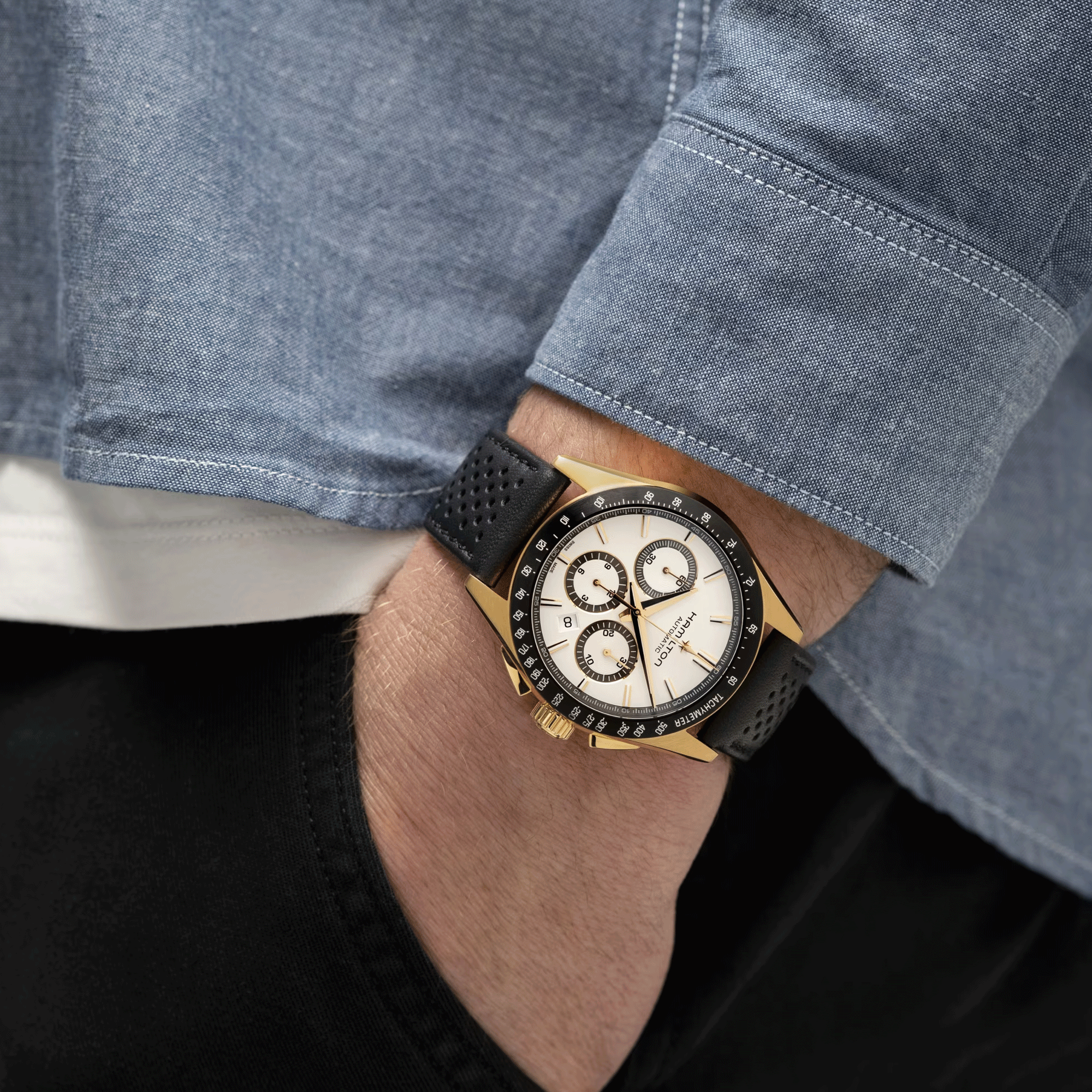 Montre Hamilton Jazzmaster Performer Chronographe PVD automatique cadran blanc bracelet cuir noir 42 mm H36626710
