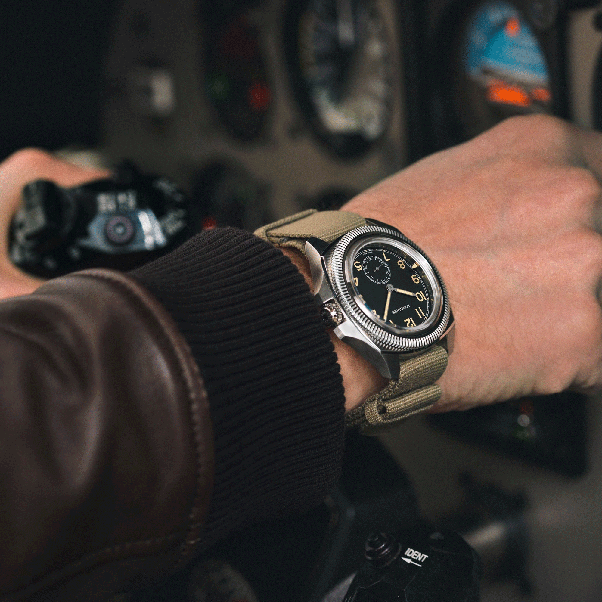 Montre Longines Pilot Majetek automatique cadran noir bracelet tissu vert 43 mm L2.838.4.53.8