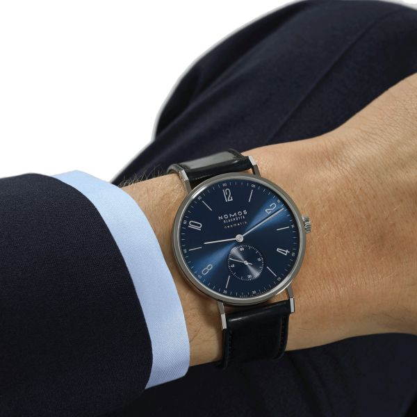 Montre Nomos Tangente Neomatik Or Bleu automatique fond acier cadran galvanisé bleu bracelet cuir noir 38,5 mm 146