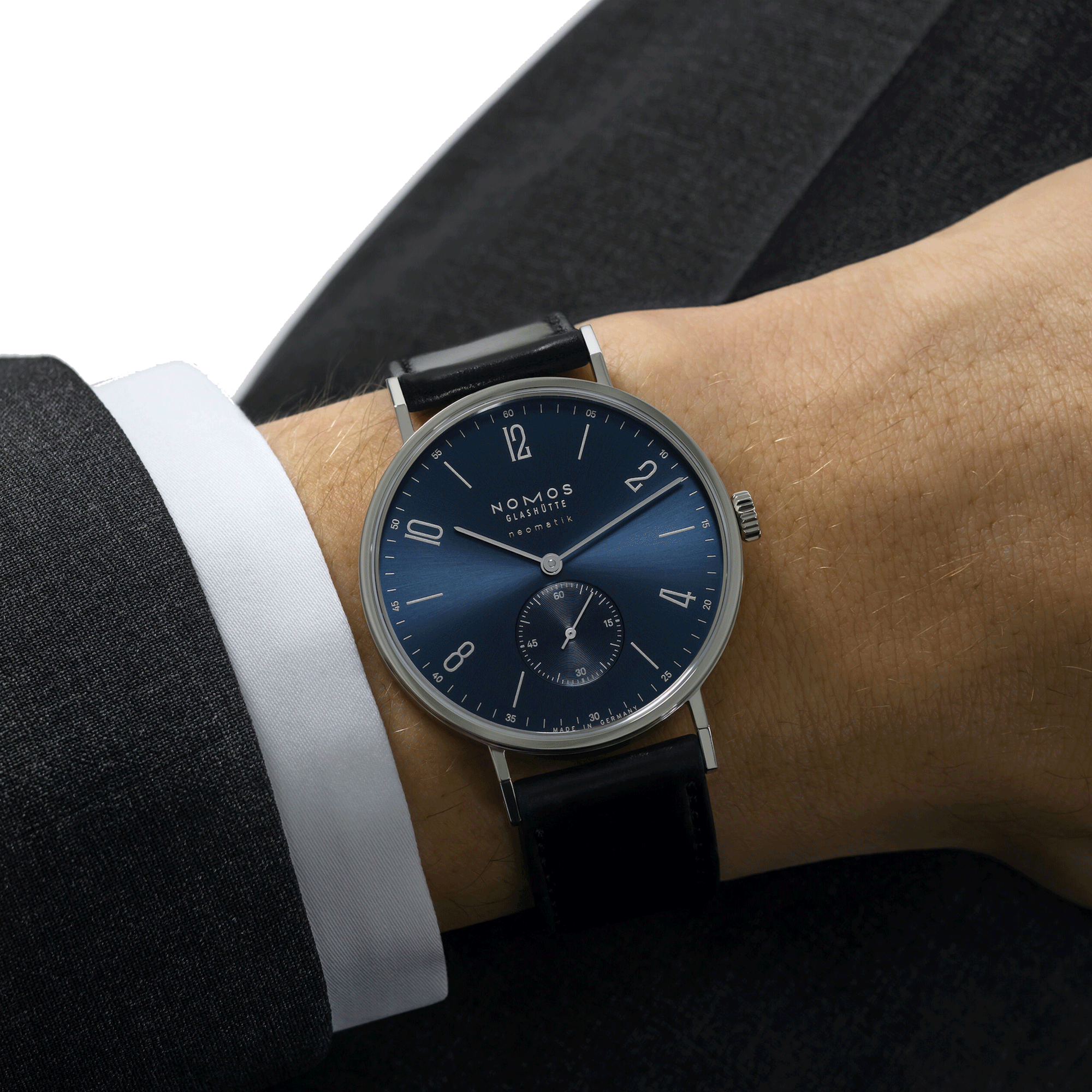 Montre Nomos Tangente Neomatik Or Bleu automatique fond acier cadran galvanisé bleu bracelet cuir noir 38,5 mm 146
