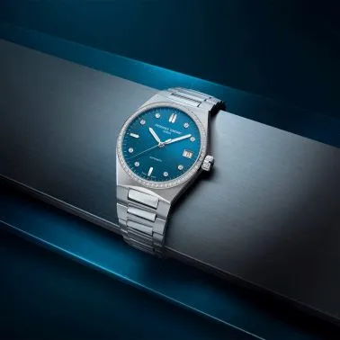 Montre Frédérique Constant Highlife Ladies Sparkling automatique lunette sertie cadran bleu bracelet acier 34 mm