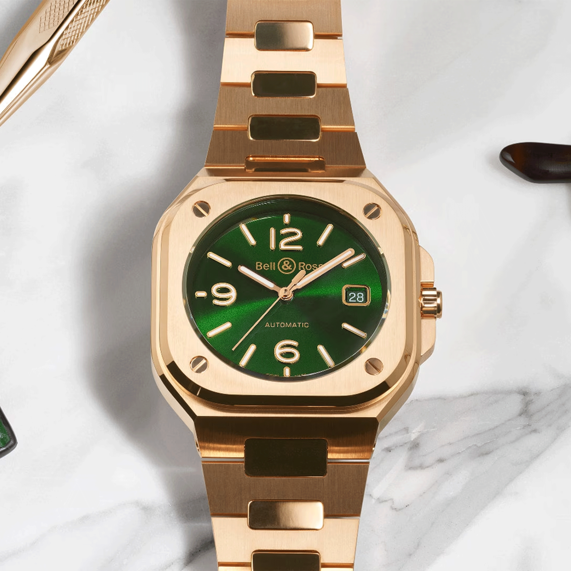 Montre Bell & Ross BR 05 Green Gold automatique cadran vert bracelet or rose 40 mm