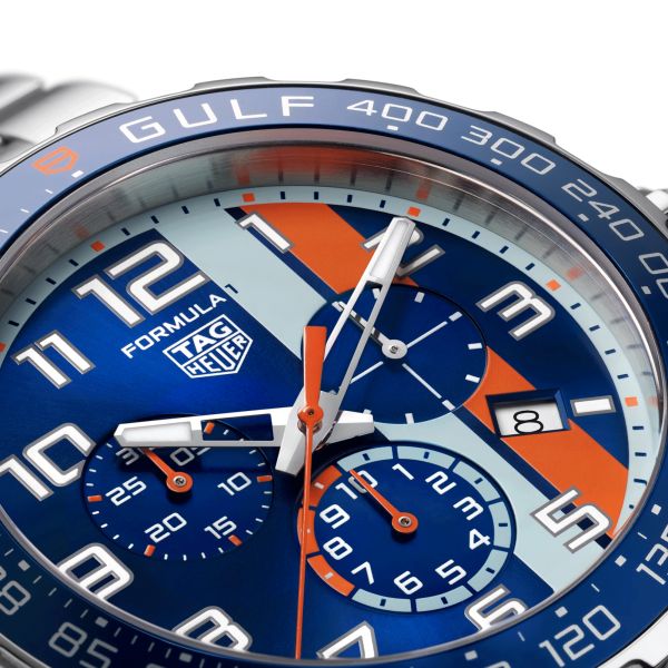 Montre TAG Heuer Formula 1 x Gulf Chronographe quartz cadran bleu bracelet acier 43 mm CAZ101AT.BA0842