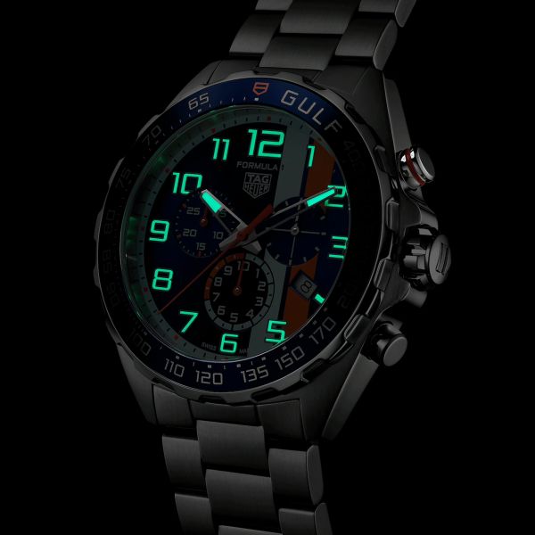 Montre TAG Heuer Formula 1 x Gulf Chronographe quartz cadran bleu bracelet acier 43 mm CAZ101AT.BA0842