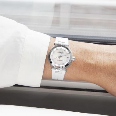 Montre Michel Herbelin Newport automatique cadran nacre bracelet caoutchouc blanc 35 mm