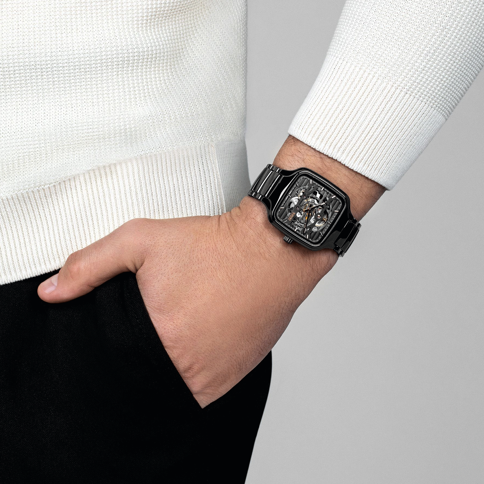 Montre Rado True Square Skeleton automatique cadran squelette bracelet céramique noire 38 mm R27124162