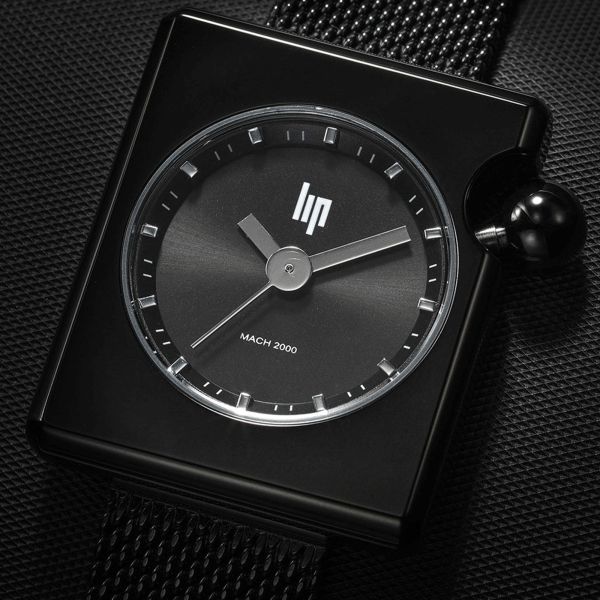 Montre Lip Mach 2000 Mini Square quartz cadran noir bracelet maille milanaise