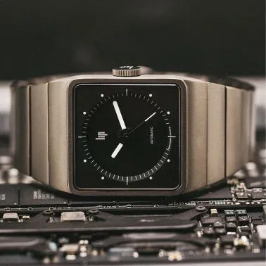 Montre Lip BIG TV Titane automatique cadran noir bracelet titane 35 x 35 mm