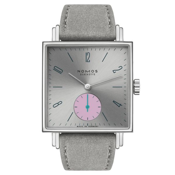 Montre Nomos Tetra Die Kapriziöse mécanique fond acier inoxydable cadran argent bracelet velours gris 29,5 mm 427