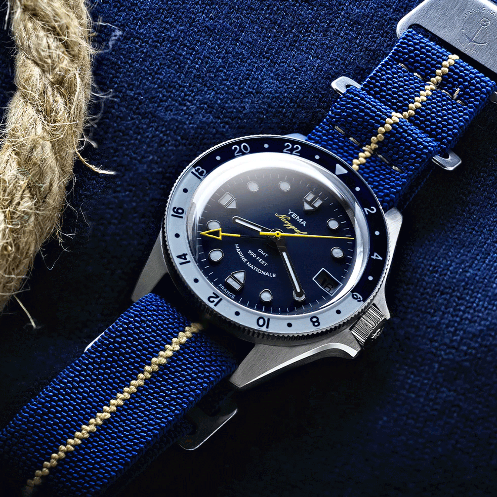 Montre Yema Navygraf Marine Nationale GMT automatique cadran bleu bracelet acier 38,5 mm YNAV23MN-AMS